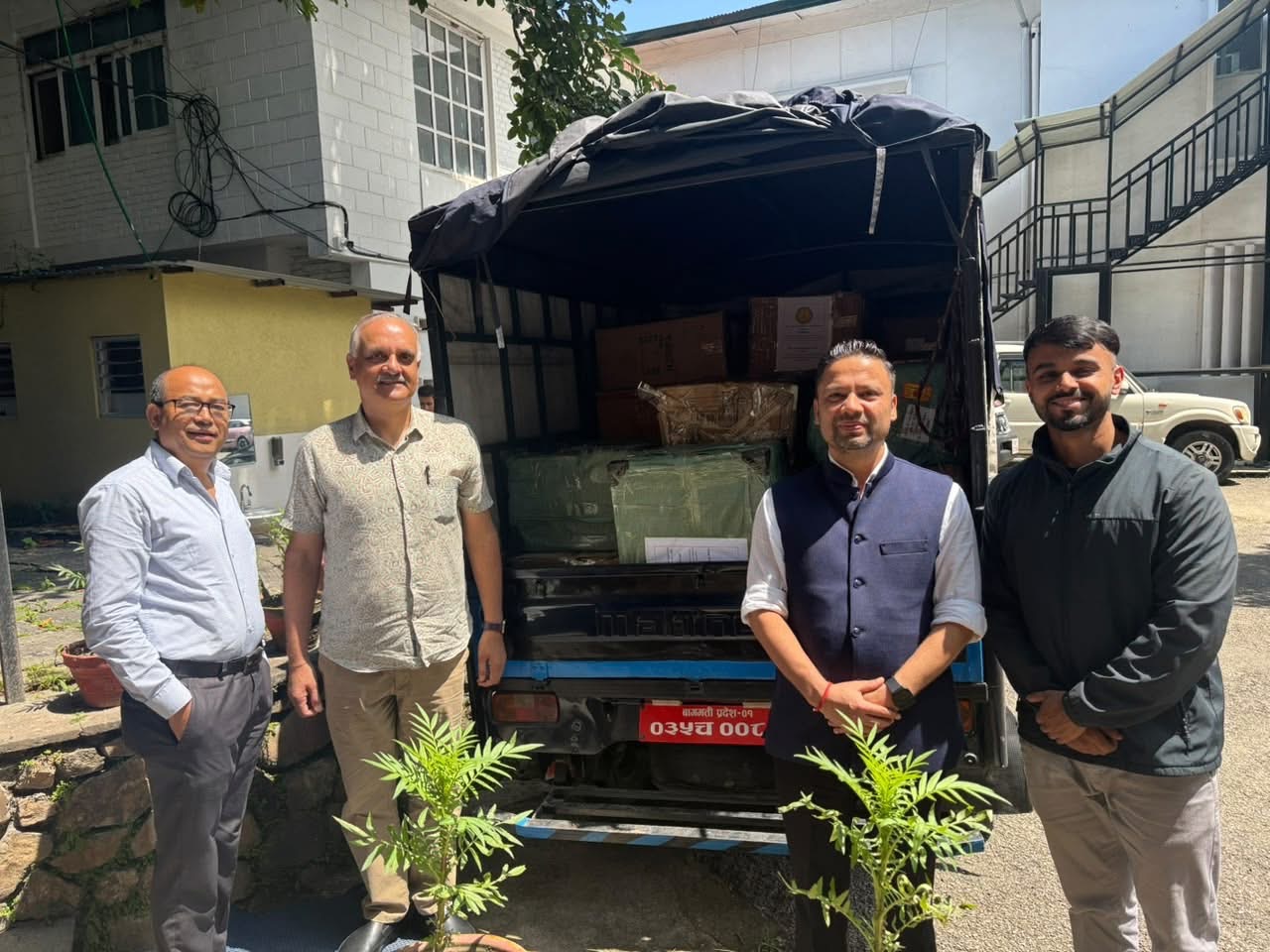 SOPPAN द्वारा बाढी प्रभावितका लागि AEPC लाई १,००० सौर्य एलईडी बत्ती हस्तान्तरण
